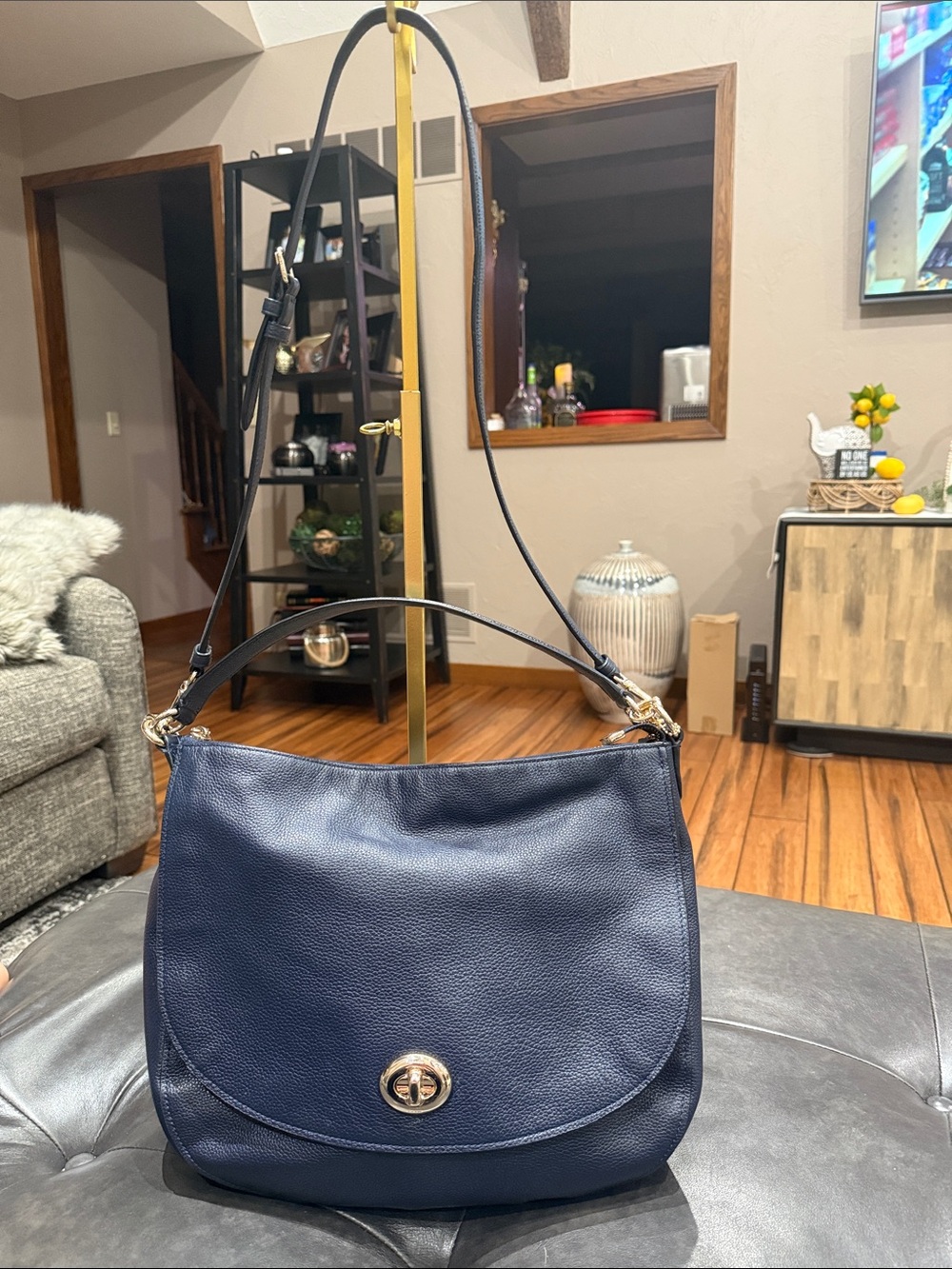 Coach Turnlock Hobo Bag Navy Blue Pebbled Leather Gold-Tone Hardware